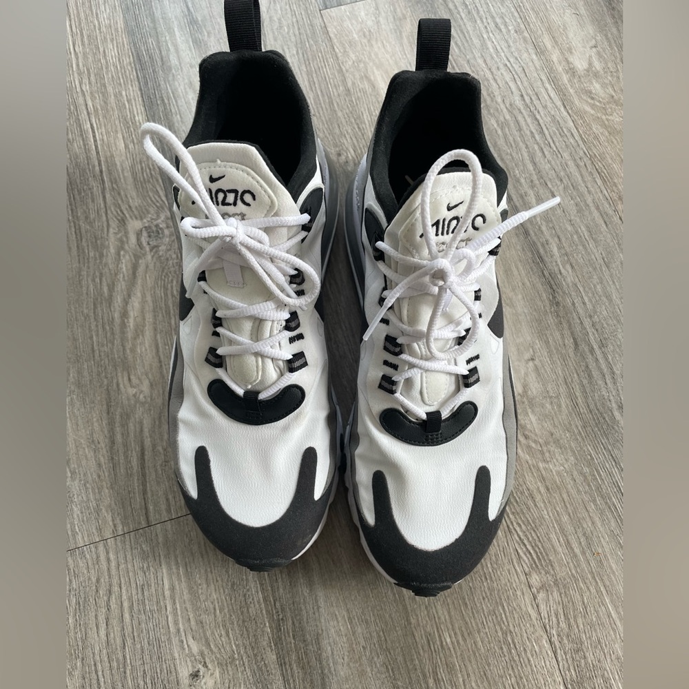 Nike 270